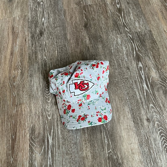 Women’s Floral Kansas City Chiefs Baseball Cap - Picture 1 of 3